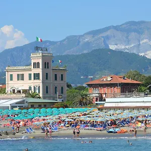 Szálloda Italia, Marina di Massa